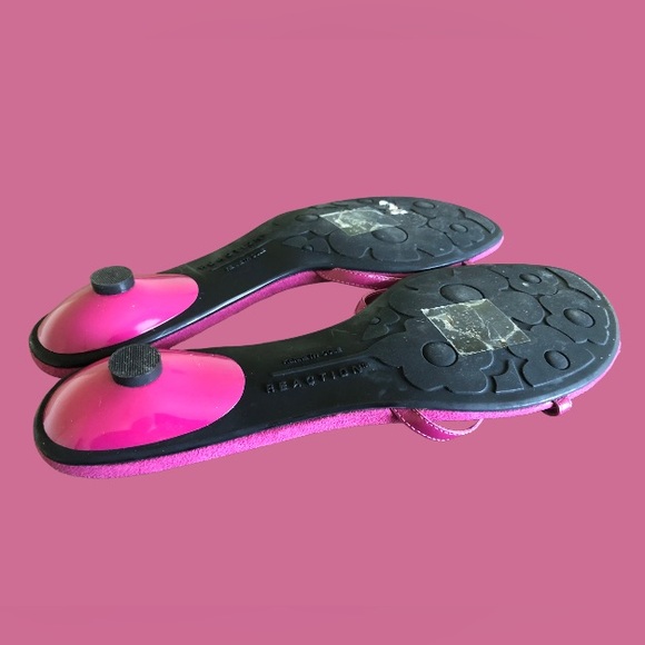 NEW! Kenneth Cole Reaction Barbie Pink slides Sz. 8.5 - Picture 2 of 3